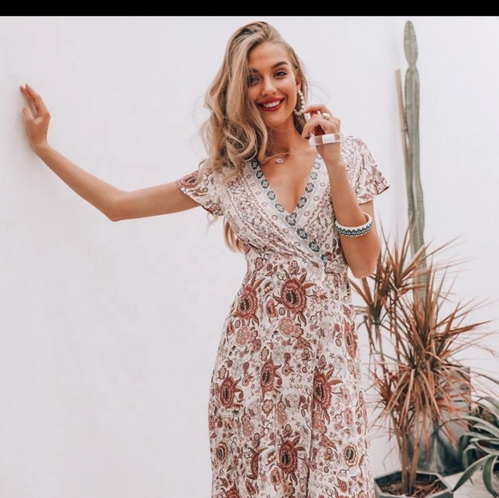 Beautiful Dress - Picture 2 of 5